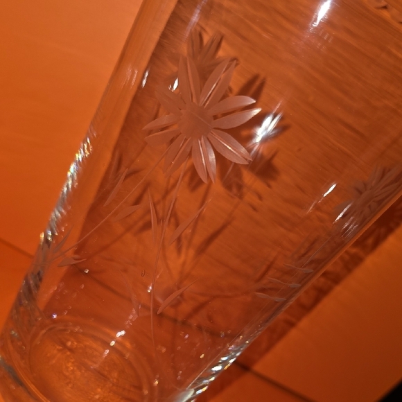 (J44) Unknown Clear Etched Glass Vase - Picture 3 of 6
